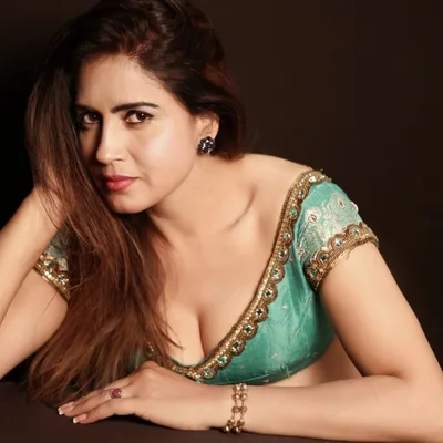 @poojaa_17170808 profile image
