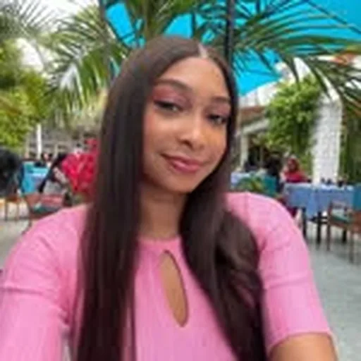@precious_red_ profile image