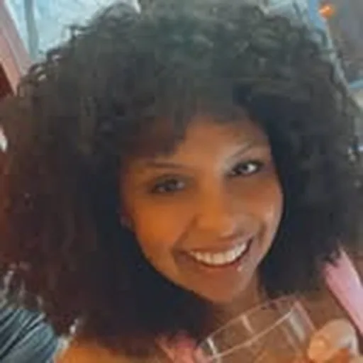 @queen_rara profile image