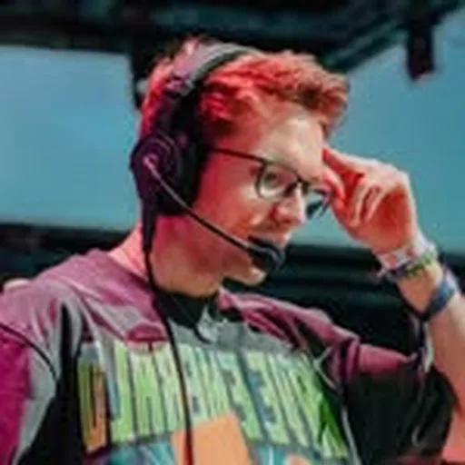 @realcouri profile image