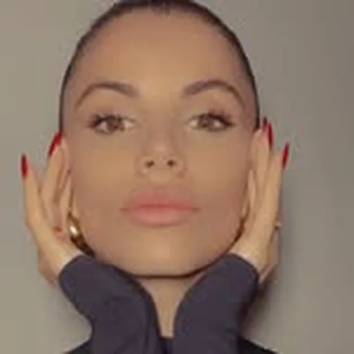 @realmarzia profile image