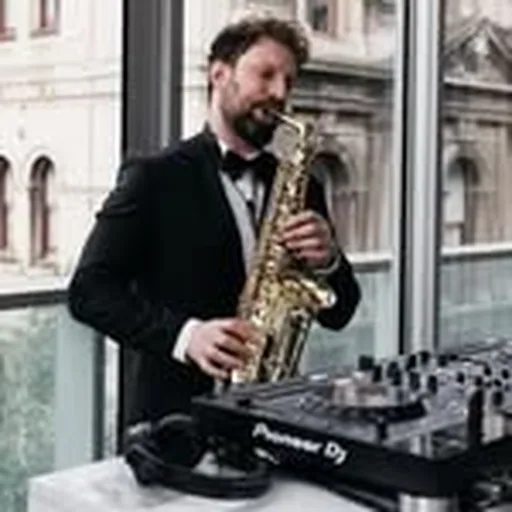 @robbieonsax profile image