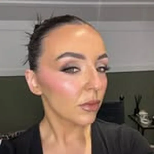 @robynbyrnemakeup profile image