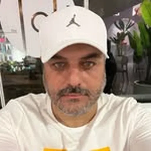 @samderakhshani profile image