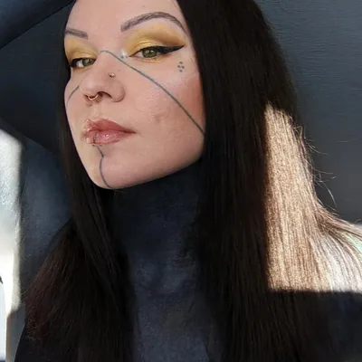 @shannakeyes profile image