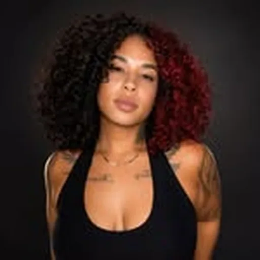 @shhmoneycurl profile image