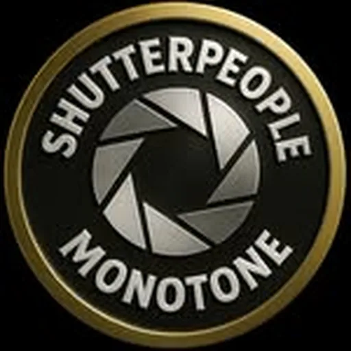@shutterpeople.monotone profile image