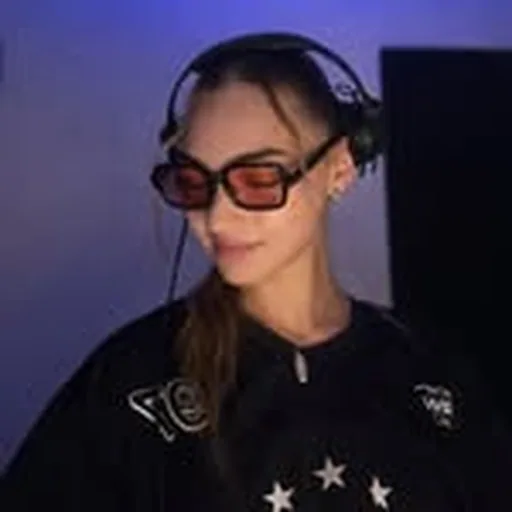 @sisi_ofcl profile image