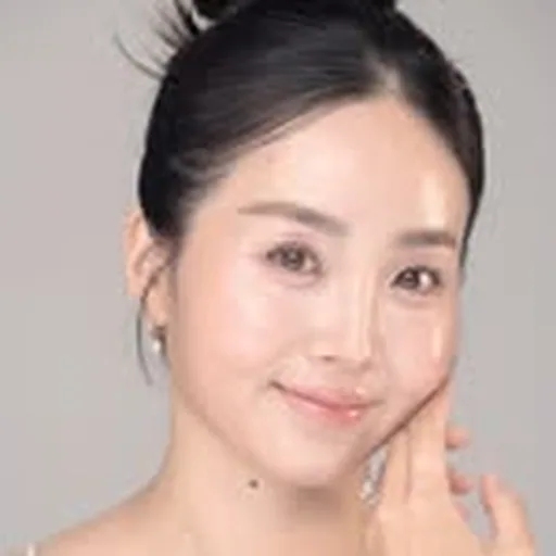 @skincarewithyuri profile image