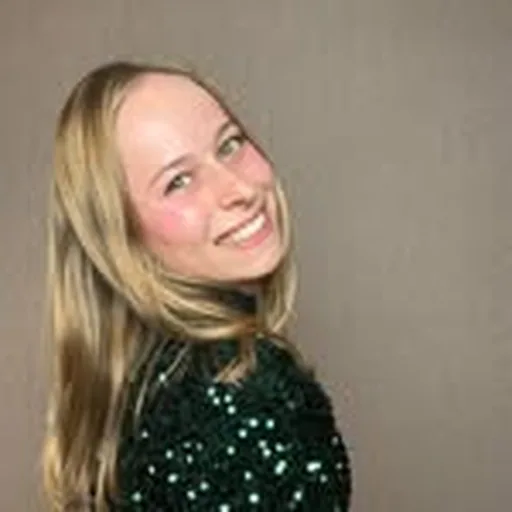 @studyistic_laura profile image