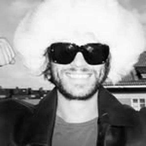 @stuzzzzzi profile image
