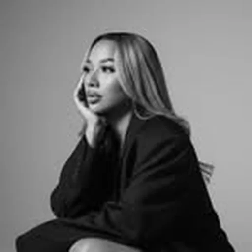 @suethemakeupgirl profile image