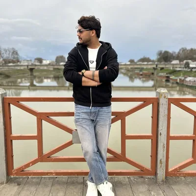 @syed._.arsh__ profile image