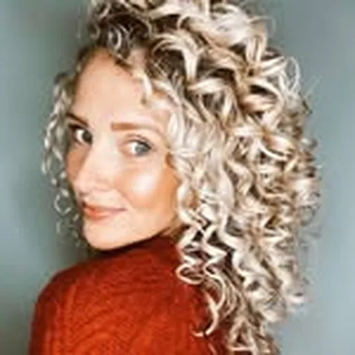 @thatcurlygirlmonica profile image