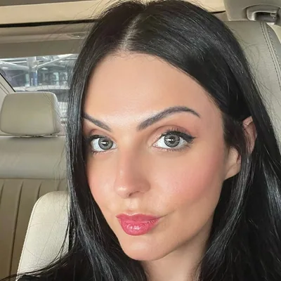@the.lady.reviews profile image