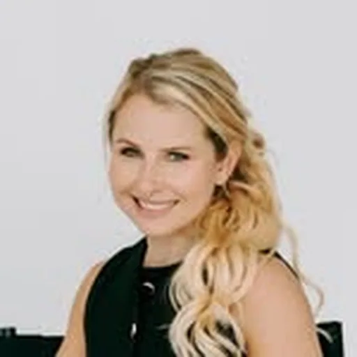 @thelindsayperry profile image