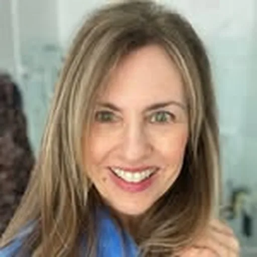 @themidlifefashionista profile image