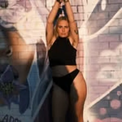 @thequeersxcoach profile image