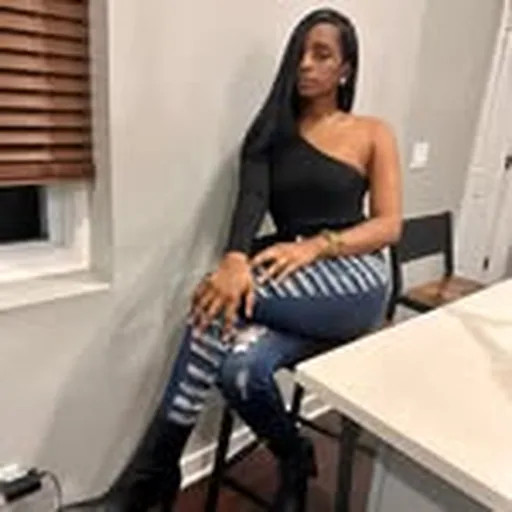 @thesecretlifeofeb profile image