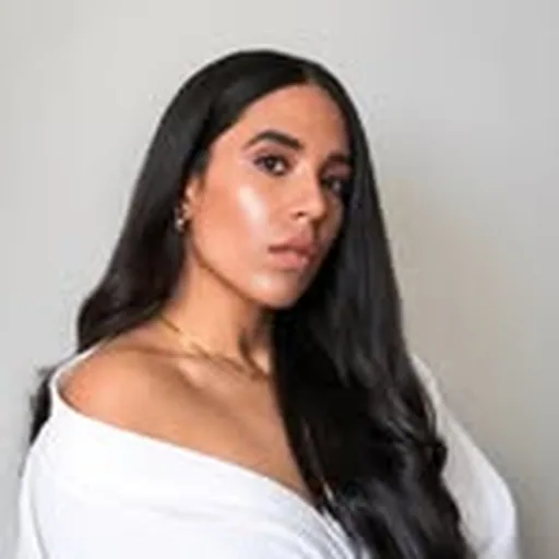 @thestrikinglook profile image