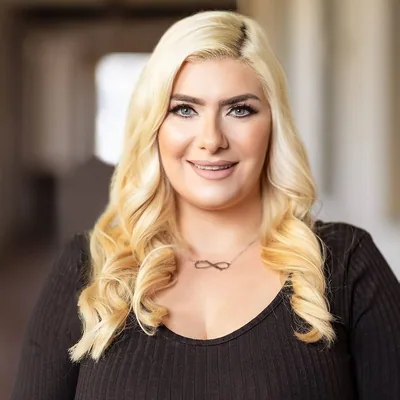 @tinagrigorian_sells profile image