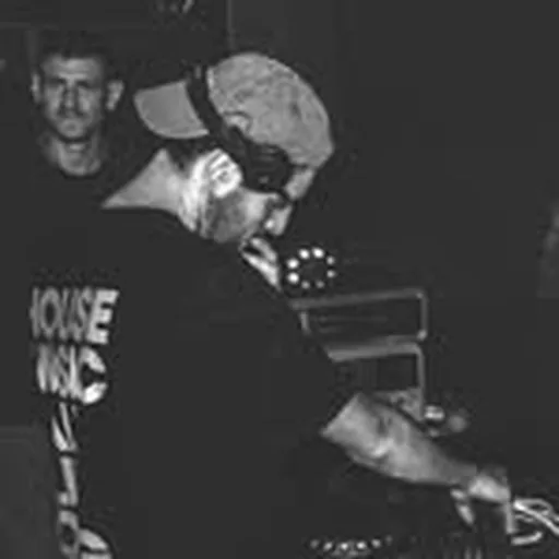 @tomsea_music profile image