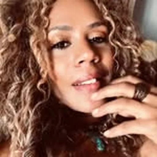 @trueracheltrue profile image