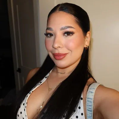@vivianvaleror_ profile image
