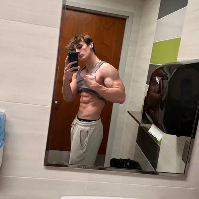 @waynelifts_ profile image