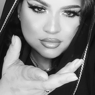 @wizzoebrahim_makeupartist profile image