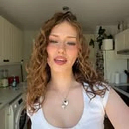 @yanaclare profile image