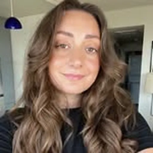 @zarakaplanmakeup profile image