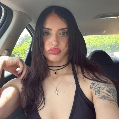 @zarinaa_bae profile image