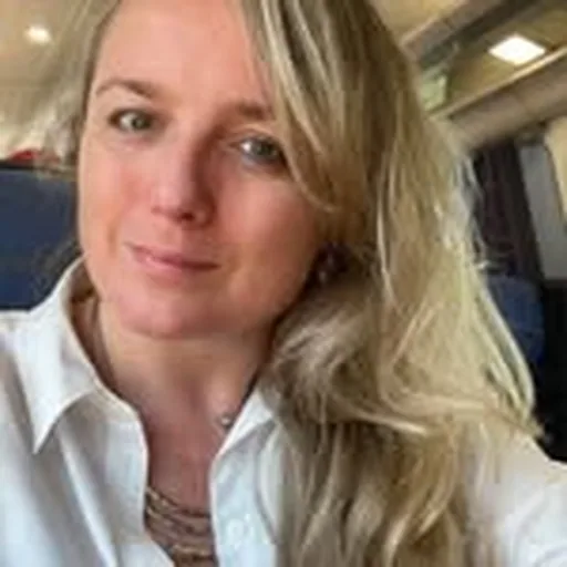@zoe_flood profile image