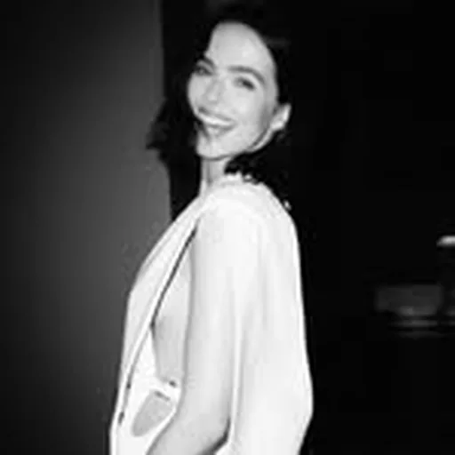 @zoeydeutch profile image